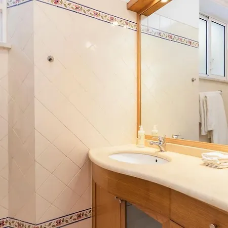 Spacious Near Saldanha Apartment *