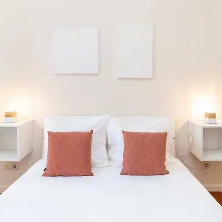 아파트 Spacious Near Saldanha