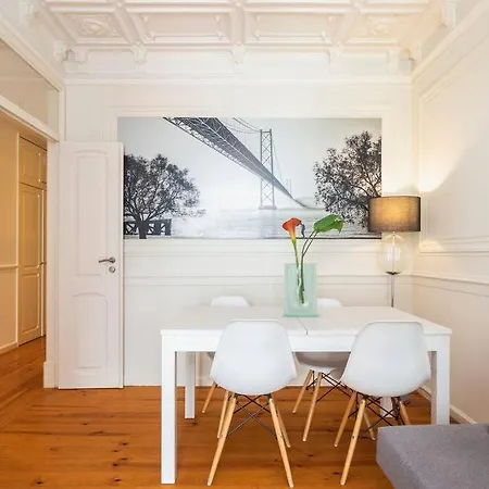 Spacious Near Saldanha * 리스본