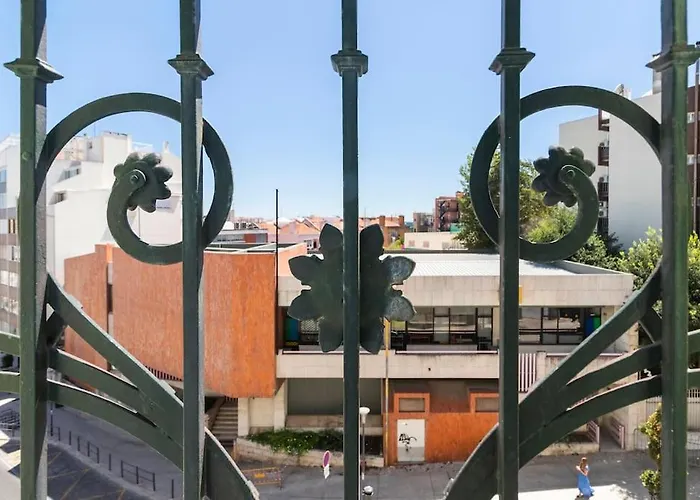 Apartment Spacious Near Saldanha Lisbon