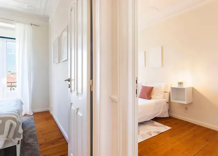 Apartment Spacious Near Saldanha Lisbon