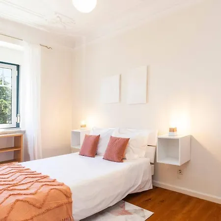 Apartament Spacious Near Saldanha