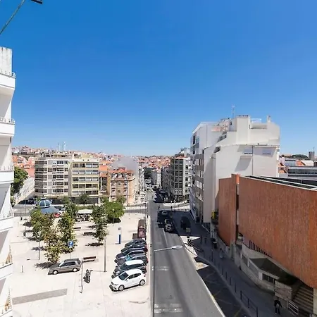 Spacious Near Saldanha Appartamento Lisbona